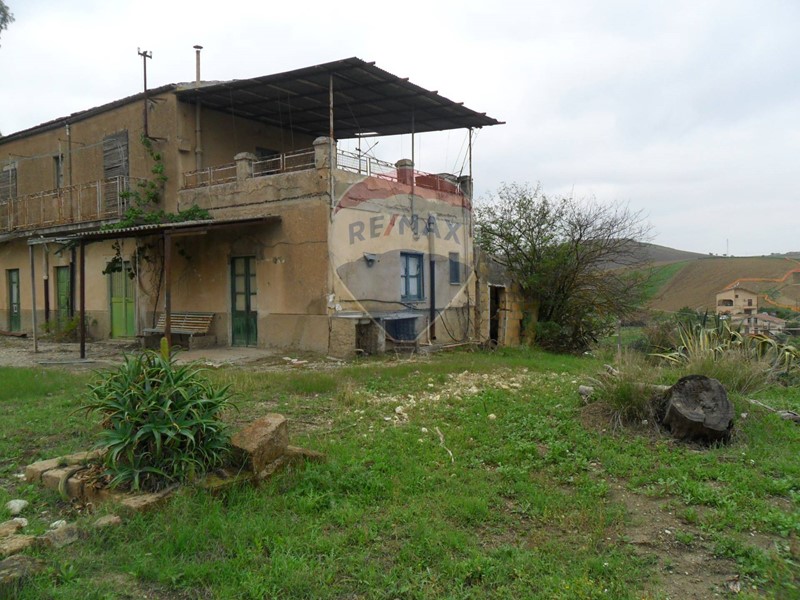 Rustico in Vendita a Caltanissetta, 53'000€, 193 m²