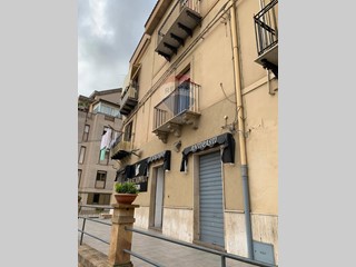 Quadrilocale in Vendita a Caltanissetta, 43'000€, 91 m²