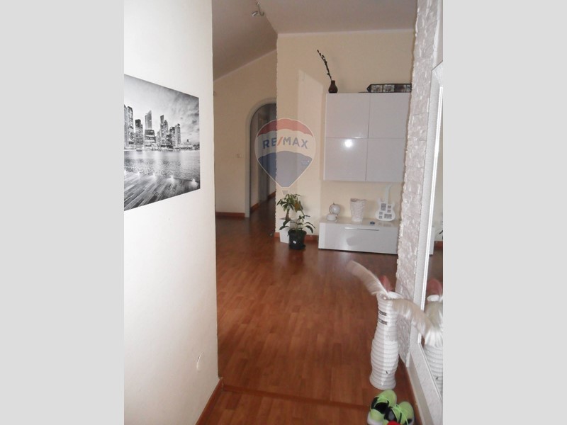 Attico in Vendita a Caltanissetta, 90'000€, 147 m²