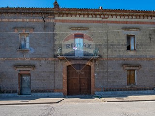 Rustico in Vendita a Carinola, 120'000€, 180 m²
