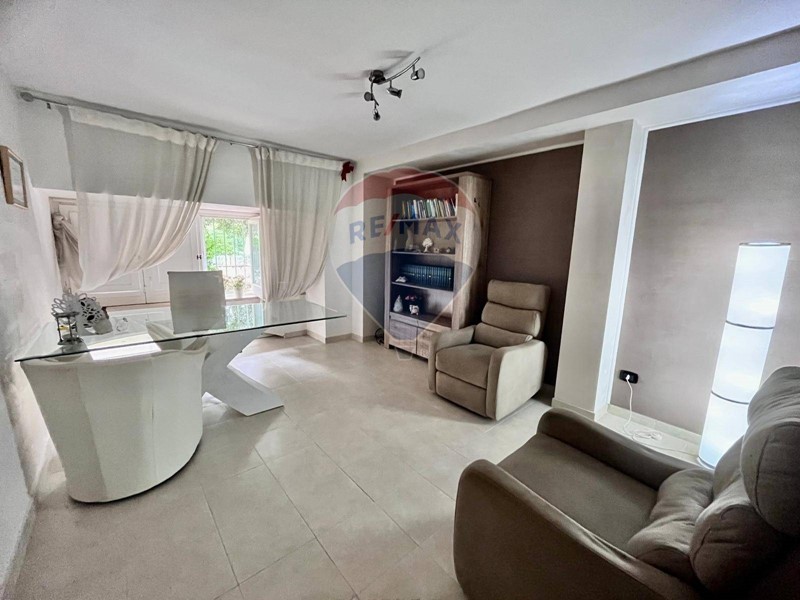 Ufficio in Affitto a Caserta, 300€, 60 m²