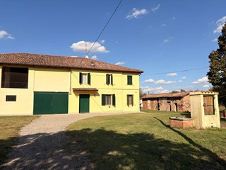 Casa Indipendente in Vendita a Castelfranco Emilia, 240'000€, 453 m²