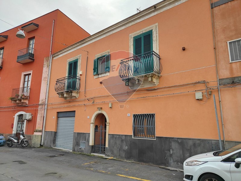 Casa Indipendente in Vendita a Catania, 449'000&euro;, 237 m²