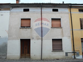 Villetta a schiera in Vendita a Commessaggio, 18'500&euro;, 167 m²