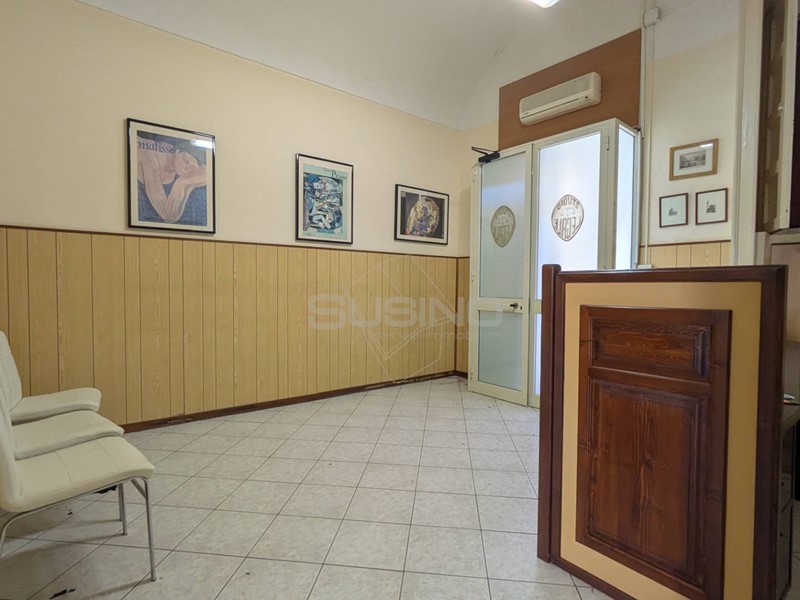 Ufficio in Affitto a Floridia, 400&euro;, 120 m²