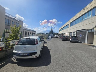 Immobile commerciale in Vendita a Formello, 169'000€, 180 m²