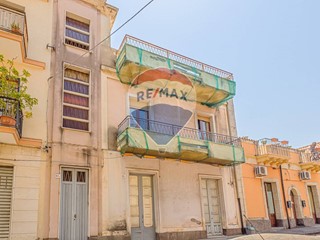 Casa Semi Indipendente in Vendita a Giarre, 79'000€, 161 m²