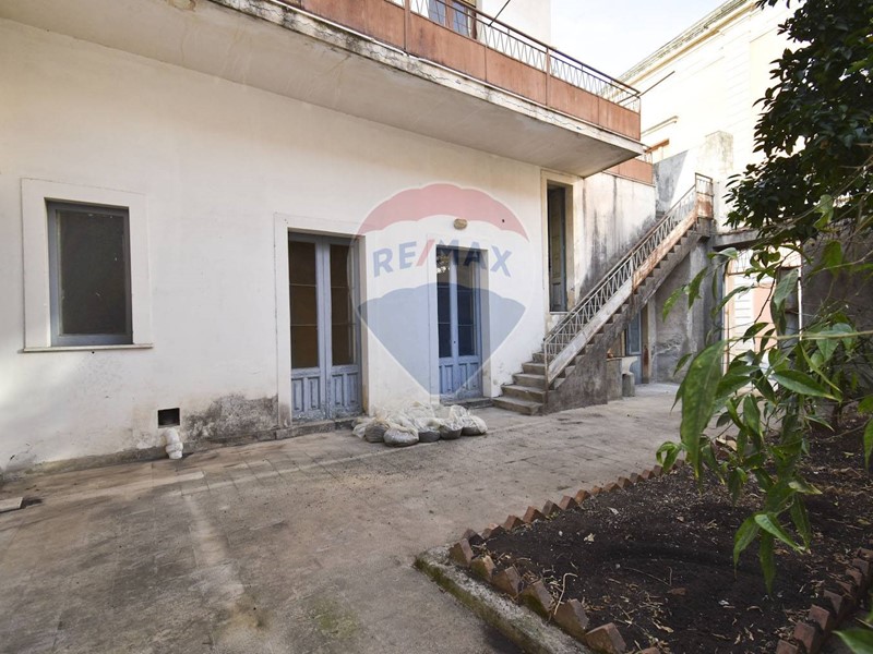 Casa Semi Indipendente in Vendita a Giarre, 69'000€, 161 m²