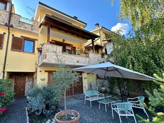 Villetta a schiera in Vendita a L'Aquila, 270'000&euro;, 220 m²