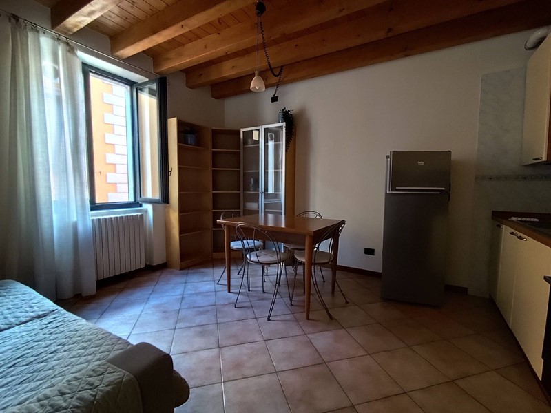 Bilocale in Affitto a Iseo, 700€, 55 m²