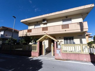 Casa Indipendente in Vendita a Montesilvano, 298'000€, 300 m²