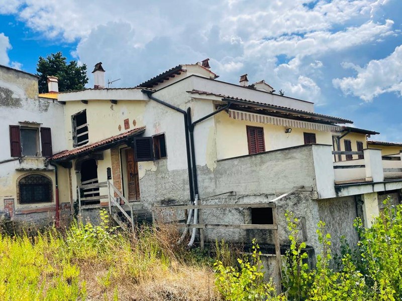 Rustico in Vendita a Montespertoli, 369'000€, 320 m²