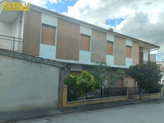 Casa Indipendente in Vendita a Montorio al Vomano, 90'000€, 161 m²