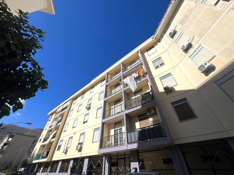 Appartamento in Vendita a Palermo, 85'000€, 116 m²