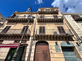 Appartamento in Vendita a Palermo, 278'000€, 162 m²