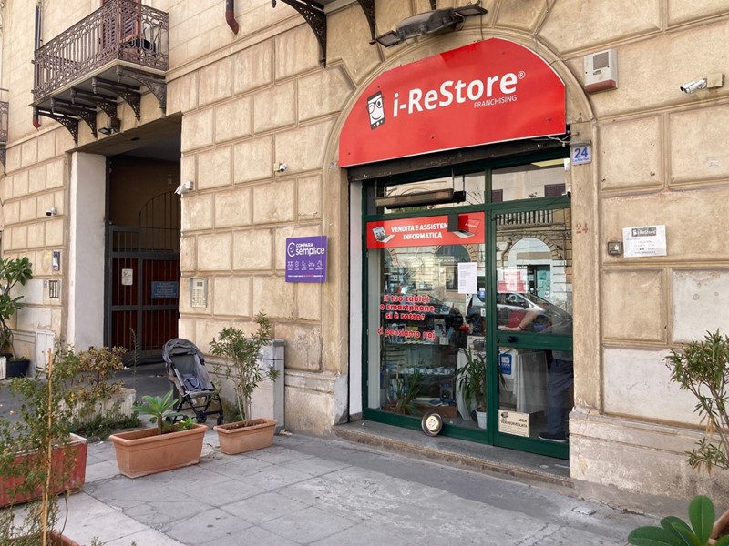 Negozio in Vendita a Palermo, 120'000€, 99 m²