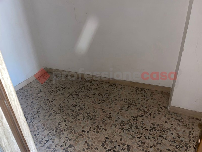 Quadrilocale in Vendita a Pulsano, 48'000€, 90 m²