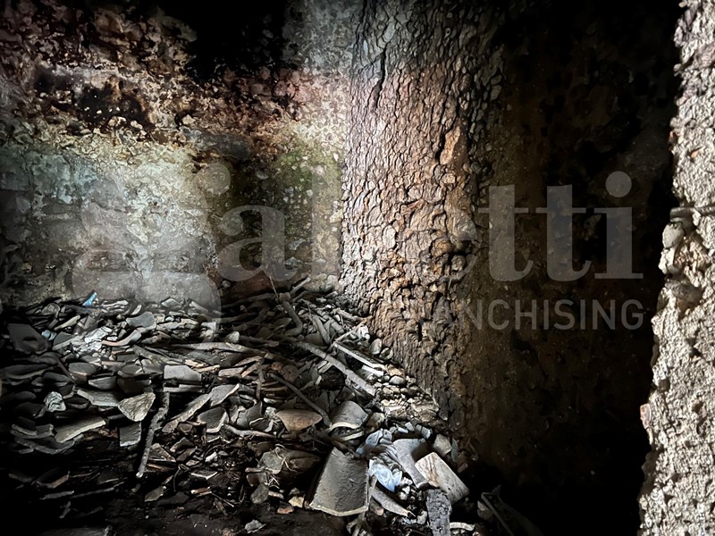 Casa Indipendente in Vendita a Falconara Albanese, 19'000€, 100 m²