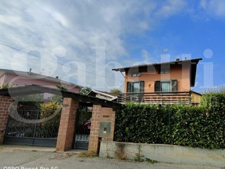 Casa Indipendente in Vendita a Cossato, 122'000€, 165 m²