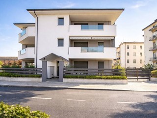 Attico in Vendita a Stradella, 290'000&euro;, 100 m², con Box