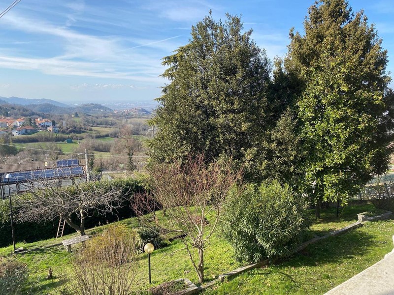 Appartamento in Vendita a Lauriano, 90'000€, 145 m²