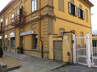 Attività commerciale in Affitto a Luserna San Giovanni, 350€, 55 m²