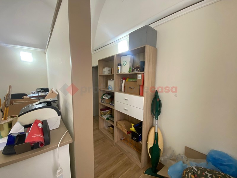Negozio in Affitto a Grottaglie, 400€, 40 m²