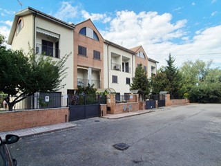 Villetta a schiera in Vendita a Roccamontepiano, 260'000€, 260 m²