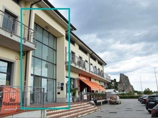 Ufficio in Vendita a Montignoso, zona Renella, 27'230€, 153 m²