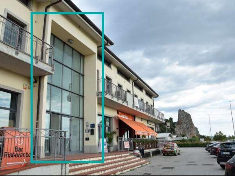 Ufficio in Vendita a Montignoso, zona Renella, 26'518€, 146 m²
