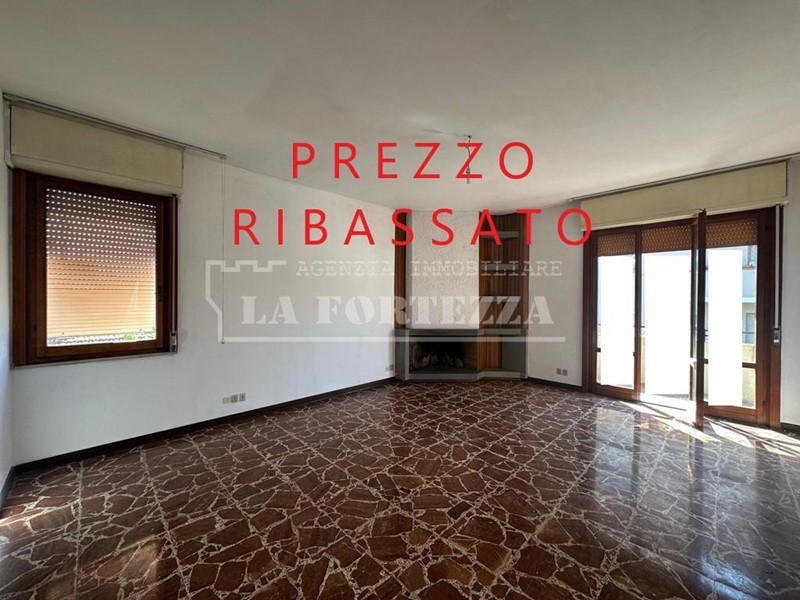 Appartamento in Vendita a Cascina, 160'000€, 120 m², con Box