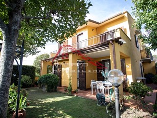 Villa bifamiliare in Vendita a San Giuliano Terme, zona San Martino a Ulmiano, 395'000€, 165 m²