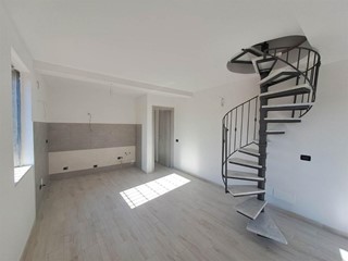 Casa Semi Indipendente in Vendita a Luni, zona Dogana, 189'000€, 80 m²