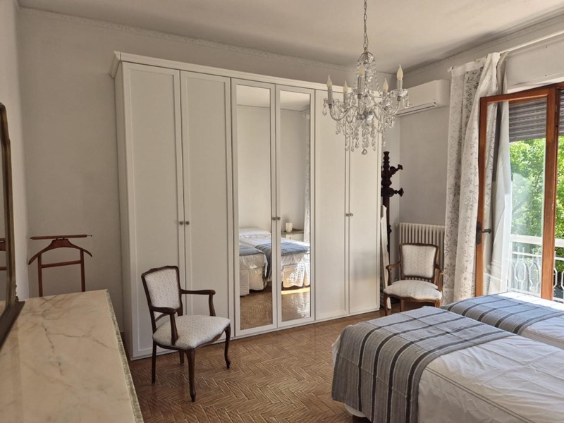 Bilocale in Affitto a Carrara, zona Marina di Carrara, 1'100€, 90 m², arredato