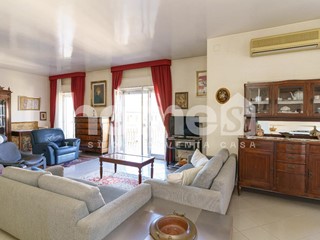 Appartamento in Vendita a Catania, 230'000&euro;, 150 m², con Box