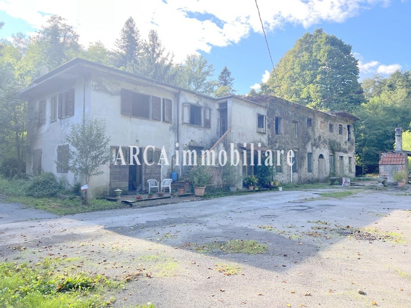 Casale in Vendita a Camaiore, 300'000&euro;, 800 m²