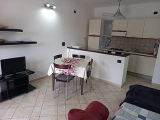 Quadrilocale in Affitto a Luni, 880€, 80 m², arredato