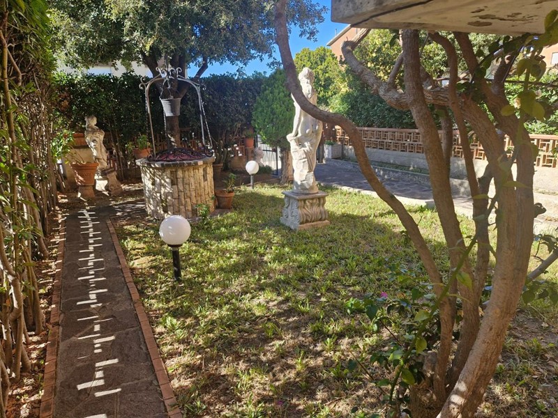 Villetta a schiera in Vendita a Campiglia Marittima, zona Venturina, 285'000&euro;, 143 m², arredato, con Box