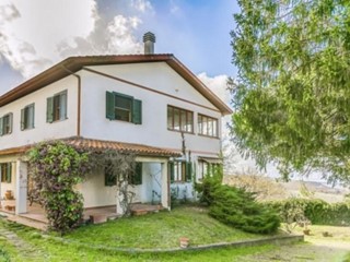 Villa in Vendita a Montaione, zona San Vivaldo, 360'000€, 300 m², con Box