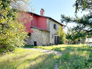 Casa di corte in Vendita a Uzzano, zona Castello di Uzzano, 499'000€, 200 m², con Box
