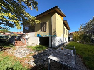Villa in Vendita a Massa, zona Marina di Massa, 399'000&euro;, 200 m²
