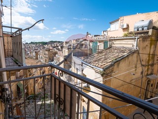 Casa Indipendente in Vendita a Caltagirone, 13'000€, 90 m²
