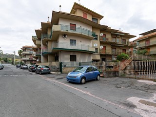 Appartamento in Vendita a Aci Catena, 110'000&euro;, 120 m²