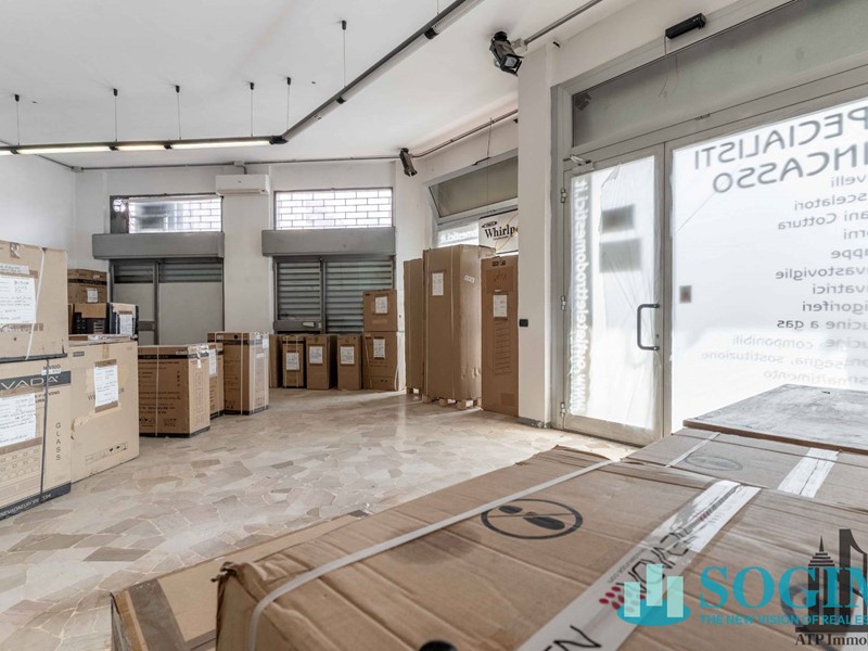 Negozio in Vendita a Cinisello Balsamo, 165'000€, 76 m²
