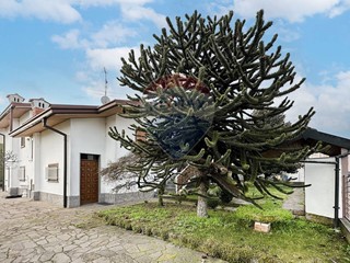 Villa in Vendita a Vidigulfo, 299'000&euro;, 191 m²