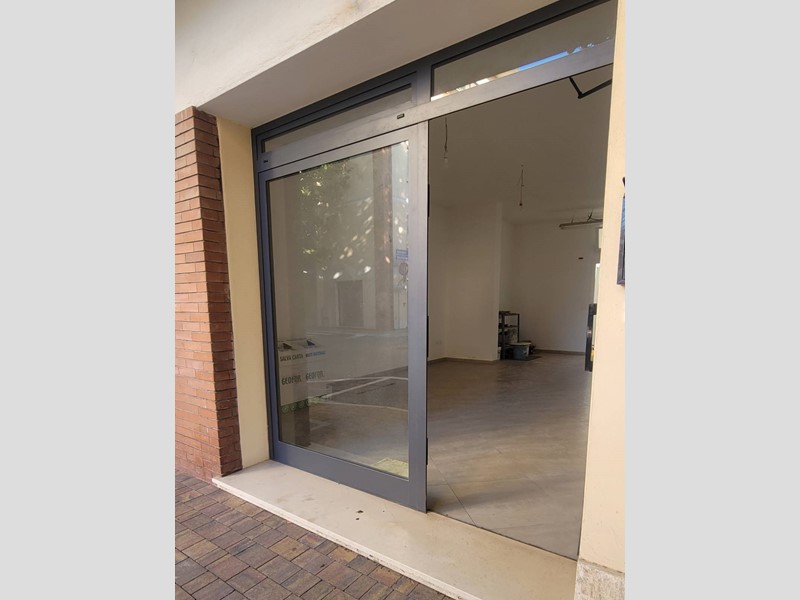 Immobile commerciale in Affitto a Cascina, 480€, 40 m²