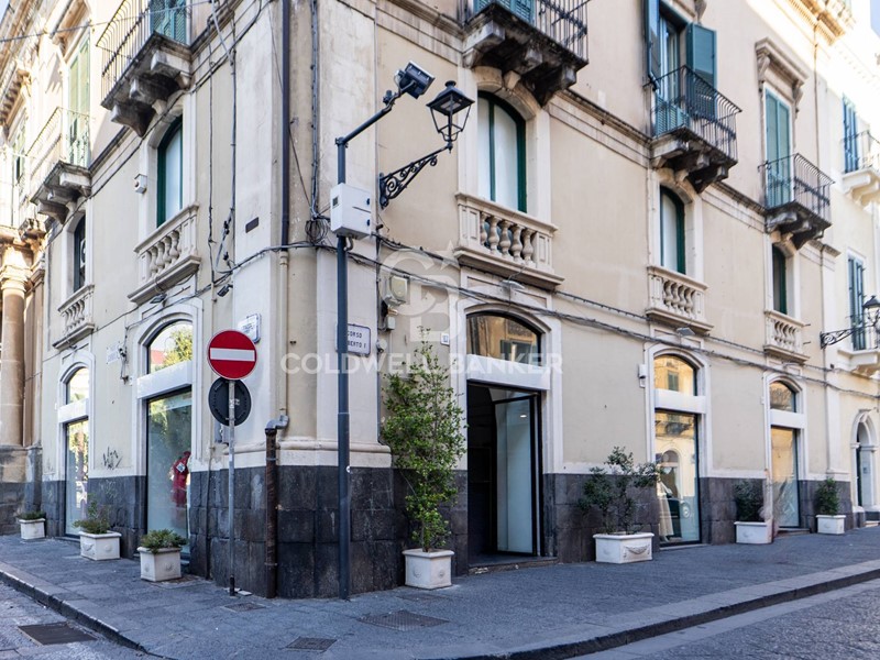 Immobile commerciale in Affitto a Acireale, 3'800€, 232 m²