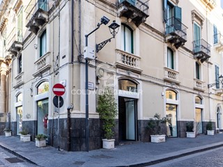 Immobile commerciale in Affitto a Acireale, 3'800€, 232 m²