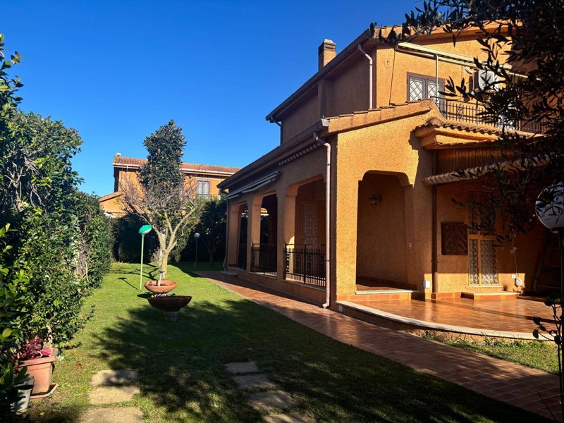 Villetta a schiera in Vendita a Ardea, 179'000€, 120 m²