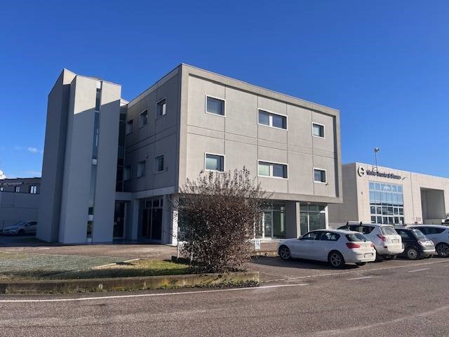 Immobile commerciale in Vendita a Porto Mantovano, 210'000&euro;, 300 m²